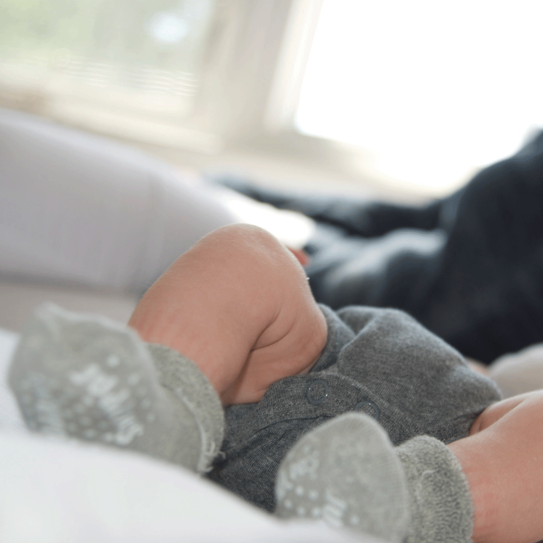 Infant Socks 2 pk: Grey & White