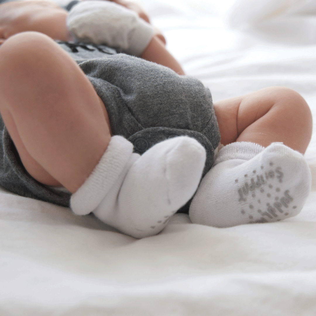 Infant Socks 2 pk: Pink & White